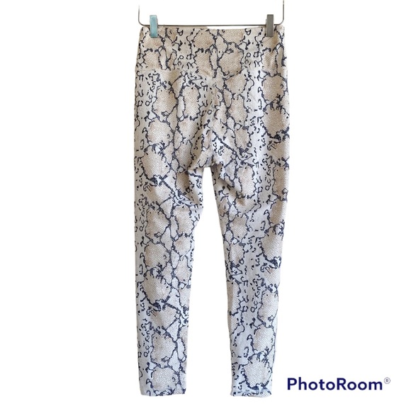 All Fenix White Python 7/8 Leggings Size Large - Picture 8 of 11